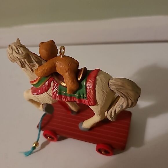 2009 Hallmark Keepsake Ornament - Picture 5 of 7